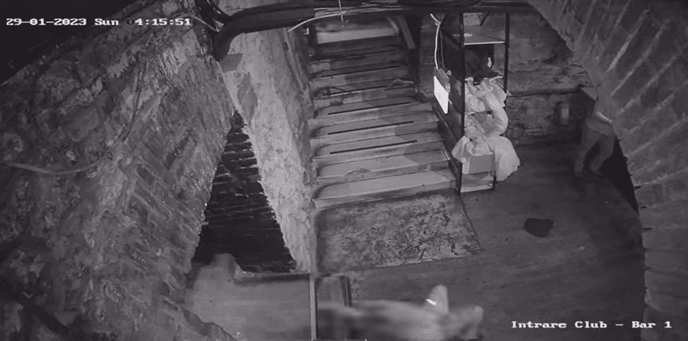 Acrobația unui clujean beat a fost surprinsă de camerele de supraveghere dintr-un club VIDEO