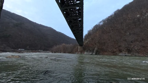 Podul peste Olt valea Fratelui  Foto Daniel Guță ADEVĂRUL   (9) jpg