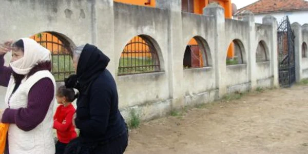 Angajaţii primăriei sunt cercetaţi pentru fals în documente 
