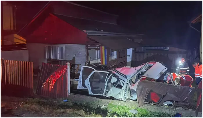 Mașina lui Cătălin Emanuel Buculei s-a făcut praf / foto: ISU