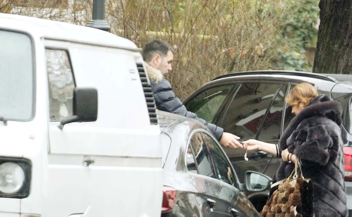 Iubitul îi conduce BMW-ul X5