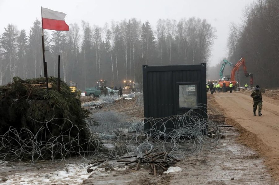 Sute de civili polonezi se antrenează cu armata, pe fondul războiului din Ucraina şi al tensiunilor cu Belarus