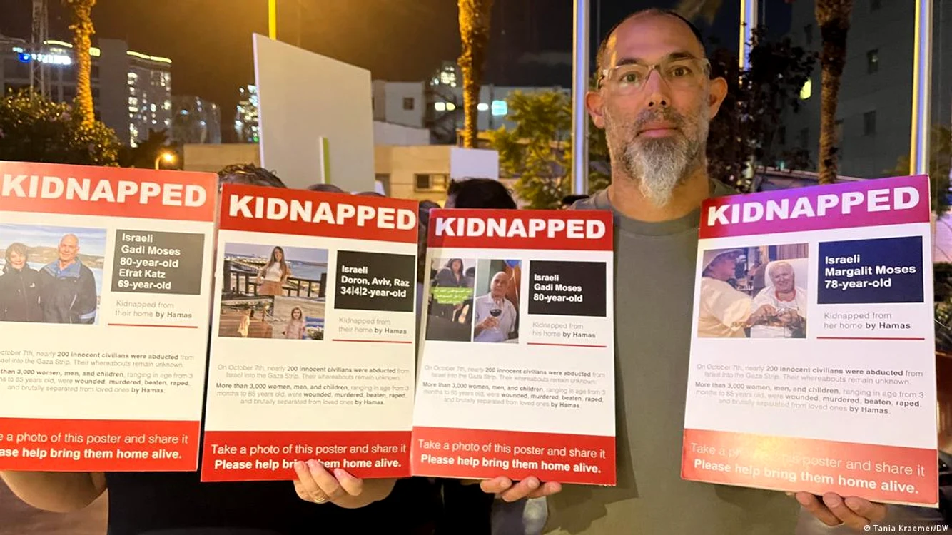 Yair Moses la un protest organizat de familiile ostaticilor, în luna octombrie, la Tel Aviv