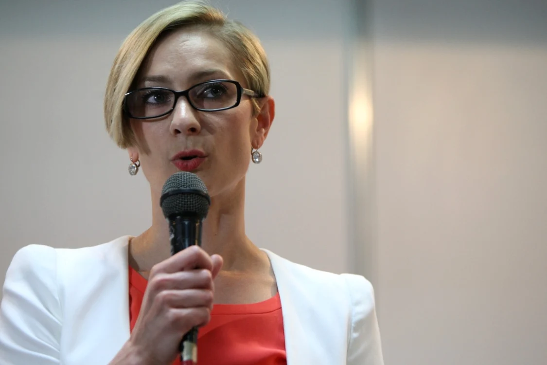 Maria Olaru şi-a lansat cartea Preţul aurului sinceritate incomodă la Bookfest 4 iunie 2016 Foto David Muntean