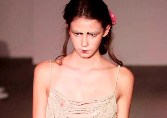 
    Fiica Anamariei Prodan a purtat o rochie croşetată prin care i s-au zărit sânii foto: Joe Kohen/Getty Images  