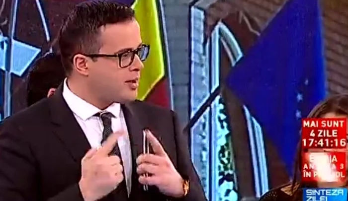 
    Mihai Gâdea a fost acuzat de Robert Turcescu. Acesta a spus că directorul Antenei 3 este colonel captură Antena 3  