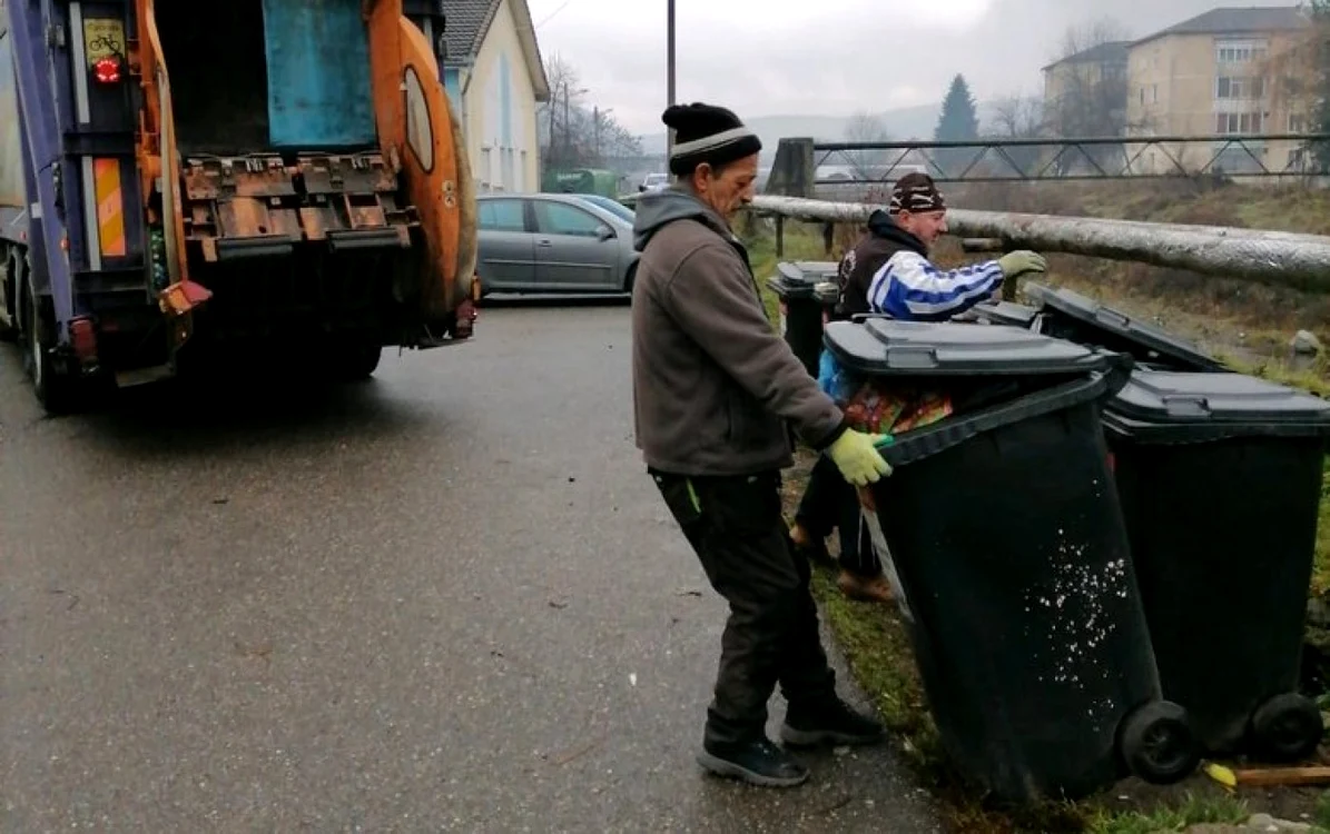 Operatorul de salubrizare şi-a reluat activitatea în judeţul Hunedoara.