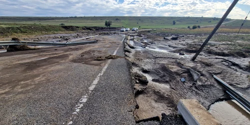 Podul peste Suhurlui, catre Cudalbi foto FB ionel popa3 jpg