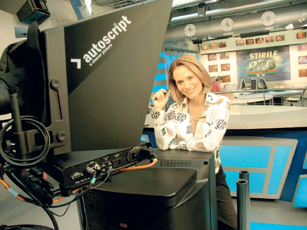 
    Andreea Esca lucrează  de 18 ani la pupitrul  ştirilor PRO TV (Foto: PRO TV)  