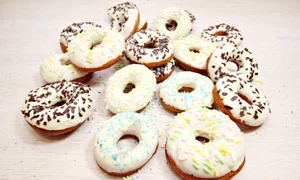 gogosi glazurate cu ciocolata jpeg