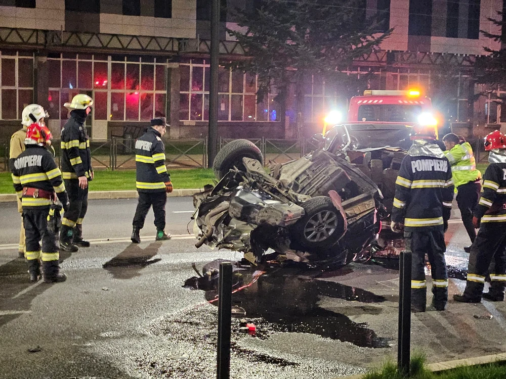 Mașina, făcută zob în urma impactului FOTO grupul Facebook Info Trafic Bihor & Oradea