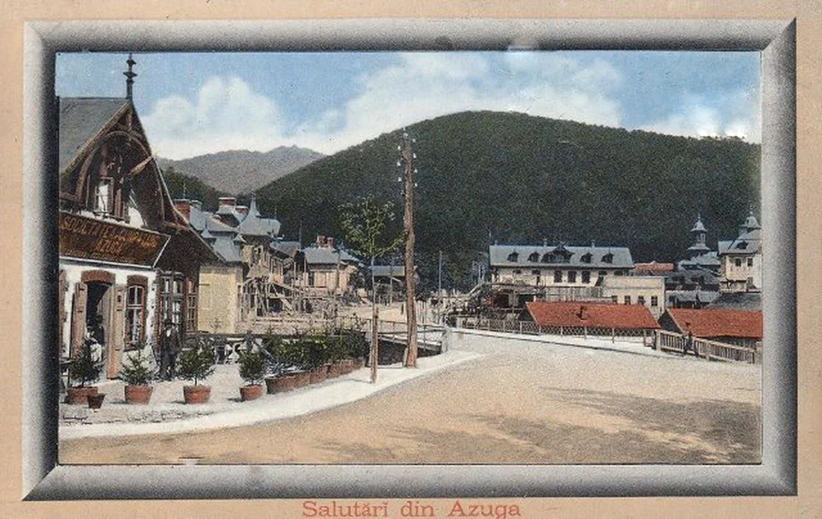 Stradă din Azuga. Carte poștală din perioada interbelică  (© iMAGO Romaniae)