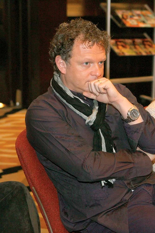 Leonard Miron şi-a pierdut mama pe 4 ianuarie, iar ieri a condus-o pe ultimul drum la PiteştiFoto: Dorin Constanda