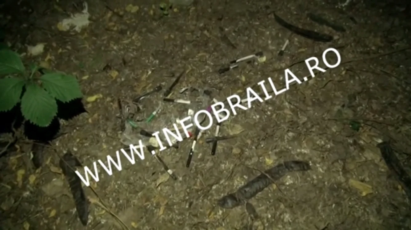 
    Eprubetele au fost găsite în apropierea unui loc de joacă pentru copii  