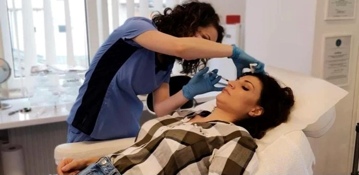 Ioana Ginghină, în vizită la medicul ei, Daniela Diveică Foto: Arhivă personală