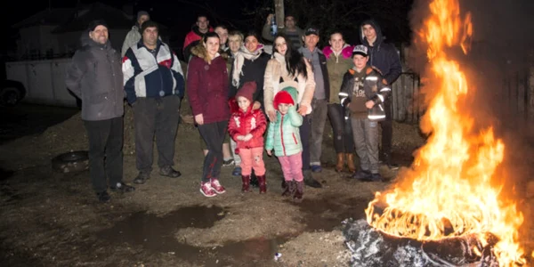 strigatul peste sat - obicei din oltenia - foto Valeru Ciurea
