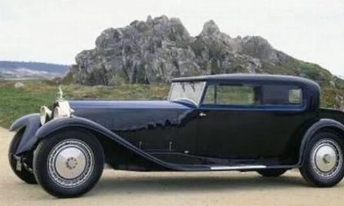 Automobilele regelui Mihai pot fi văzute în muzeu garaj de la Săvârşin jpeg