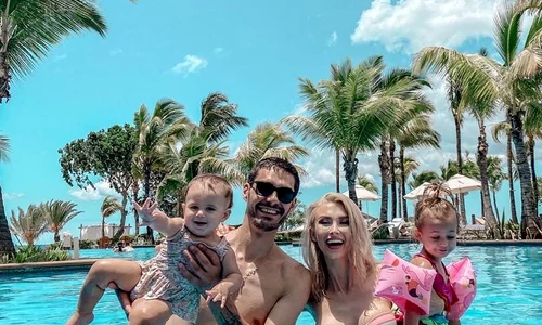 1 andreea balan si george burcea in mauritius cu fetele 24 2 jpg jpeg