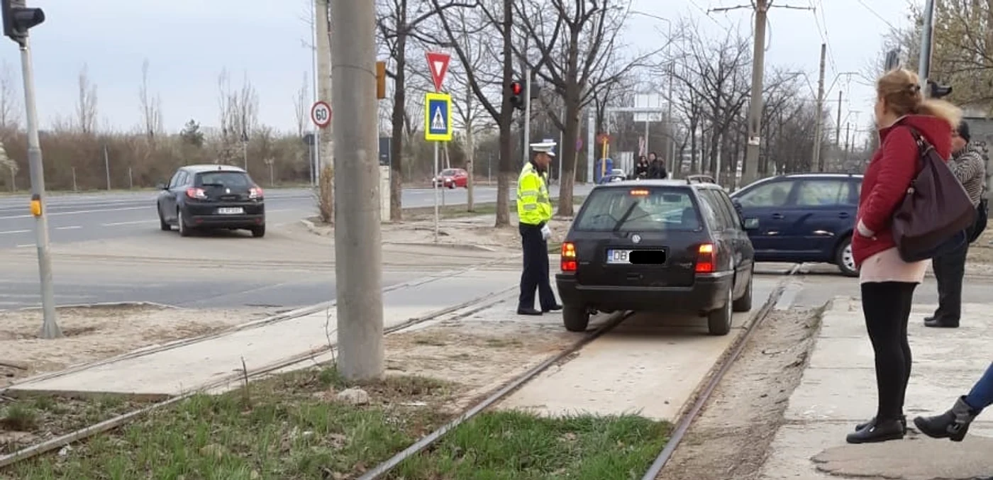 Polițistul local l-a atenționat pe șofer, dar nu l-a amendat