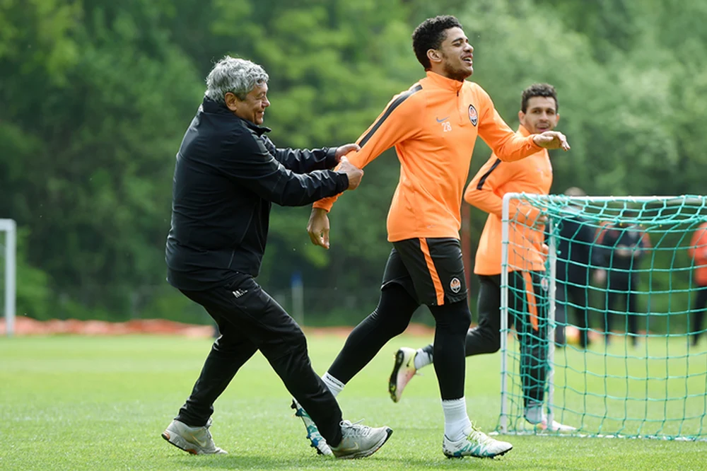 Delegația lui Șahtior, prezentă in corpore la funeraliile lui Mircea Lucescu, cel mai de succes antrenor din istoria clubului