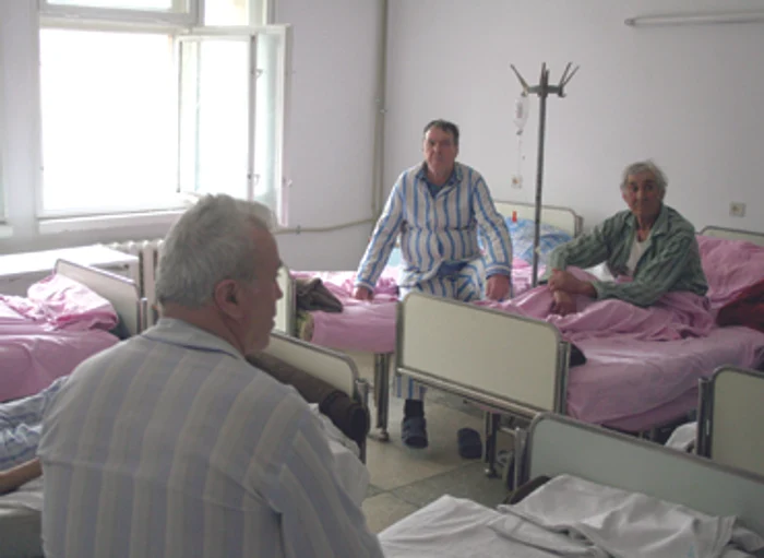 Botoşani: Medicină ca pe front: un doctor la 40 de pacienţi