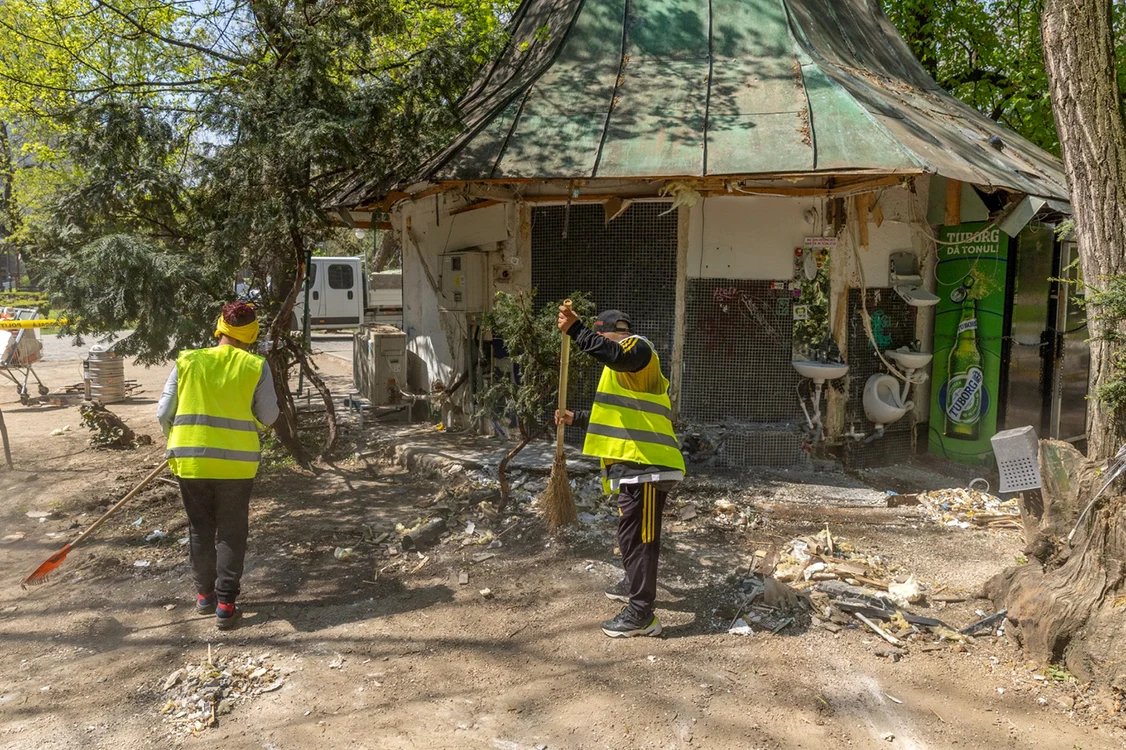 Construcţiile ilegale sunt dărâmate