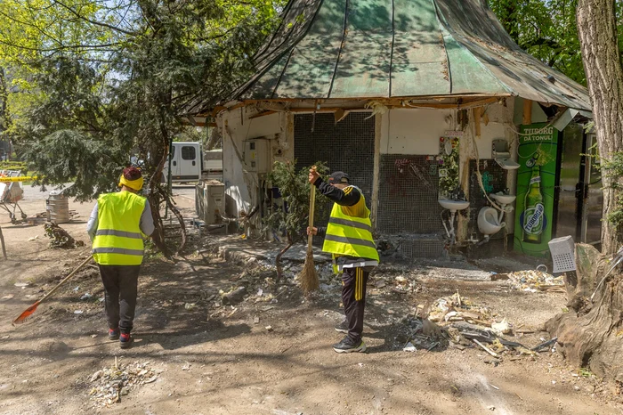 Construcţiile ilegale sunt dărâmate