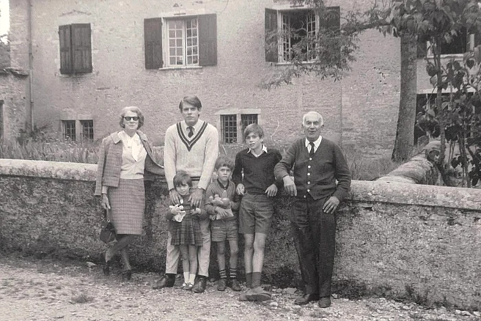 Radu R. Florescu cu copiii (Alexandra, John și Radu) și tatăl Radu A. Florescu