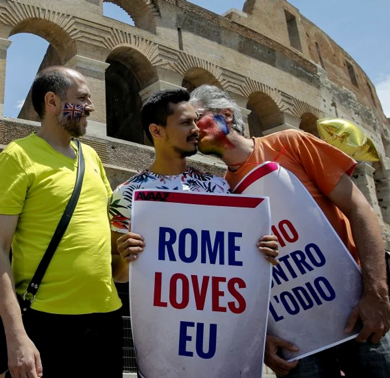 
    Și italienii și-au exprimat susținerea față de rămânerea Marii Britanii în UEFoto: AP  