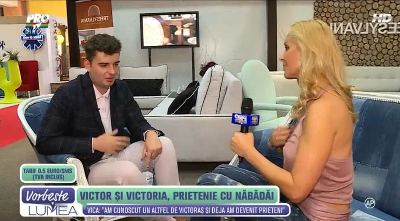 Vica s-a întâlnit cu Victoraş la un târg de mobilă din Bucureşti