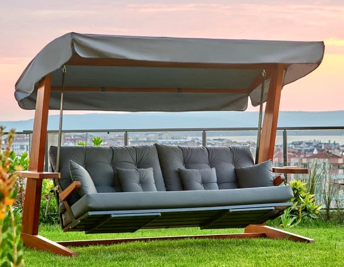 Balansoar premium outdoor pentru relaxare în grădină sau pe terasă Sursă Casa Padrino jpg