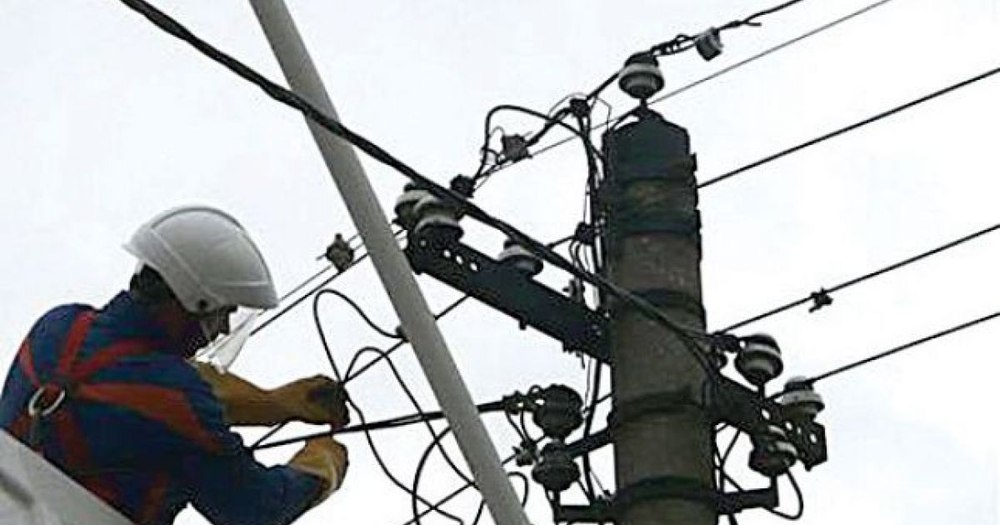 Accident grav la CET București Vest. Doi electricieni electrocutați, unul cu arsuri pe 30% din corp