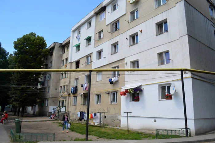 Blocul de garsoniere care adăposteşte 3800 de persoane