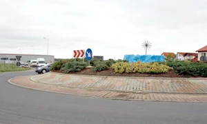 Nici aici lucrarea nu  respectă normele, iar  taluzul ajunge la 50  de centimetri înălţime jpeg