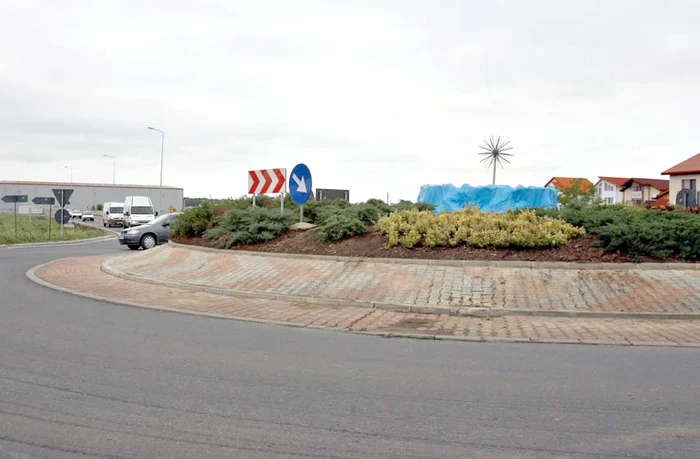 Nici aici lucrarea nu  respectă normele, iar  taluzul ajunge la 50  de centimetri înălţime