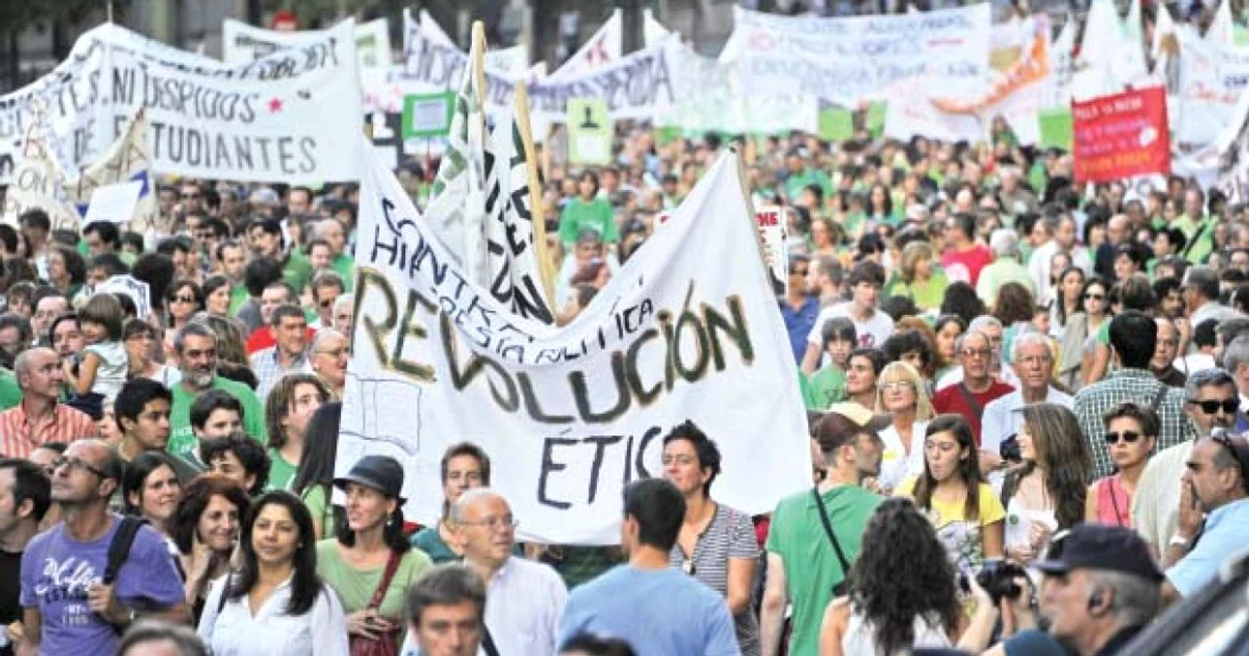 Profesorii spanioli au protestat faţă de tăierea bugetului pentru Educaţie