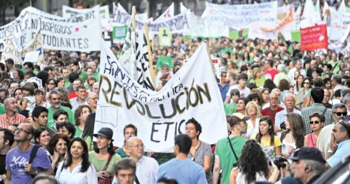 Profesorii spanioli au protestat faţă de tăierea bugetului pentru Educaţie