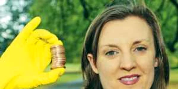 Emma Killilea nu poate pune mâna pe bani decât cu mănuşi  