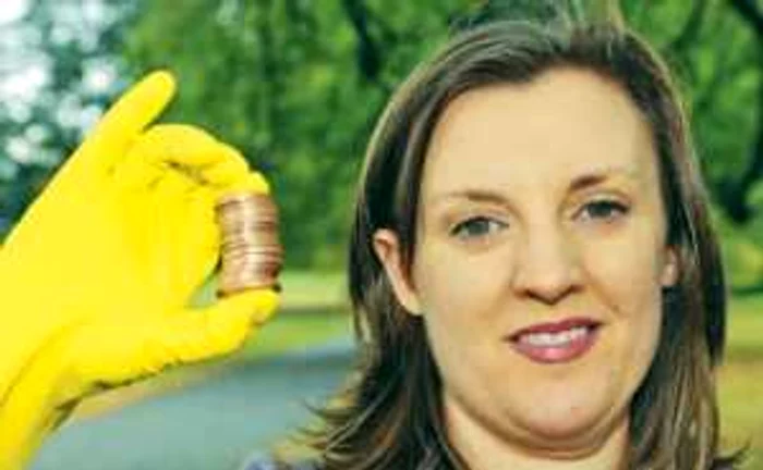 Emma Killilea nu poate pune mâna pe bani decât cu mănuşi