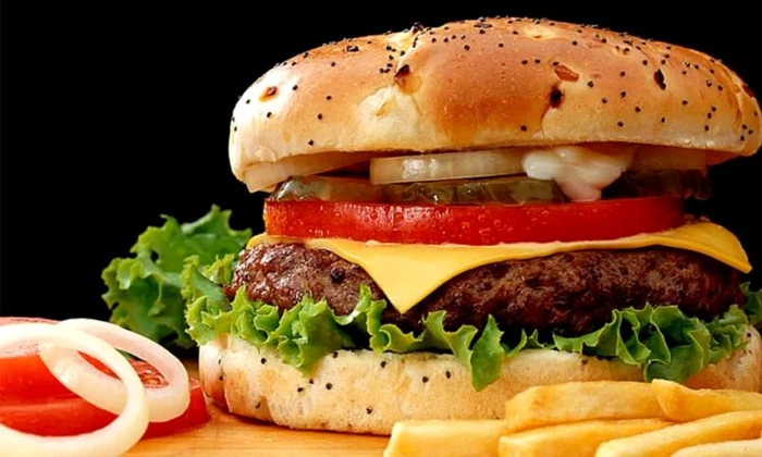 Hamburgerul, chifteluţa americană cu nume nemţesc jpeg