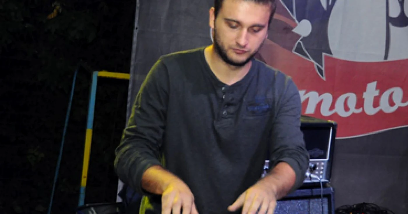 Iaşi: Liviu Marian Suman Clăparul care se exprimă prin rock (PORTRET)