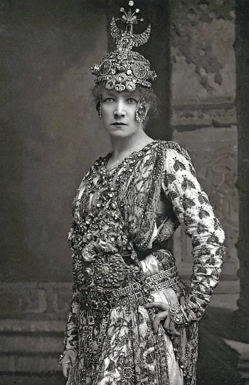 SARAH BERNHARDT (1844 1923) actriță franceză în rolul împărătesei Teodora în piesa cu același nume de Victorien Sardou în 1885, profimedia 0544340482 jpg