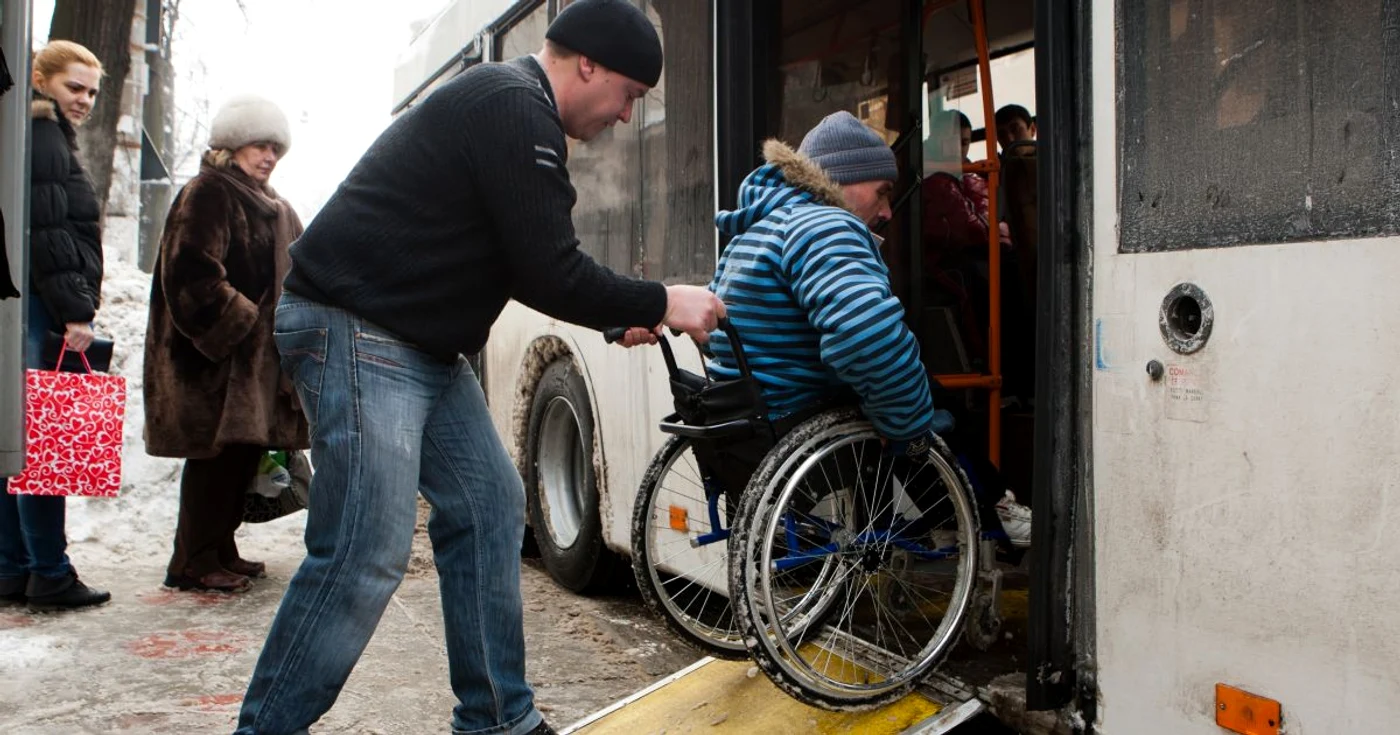 Aproape 800.000 de români suferă de dizabilităţi fizice sau mentale