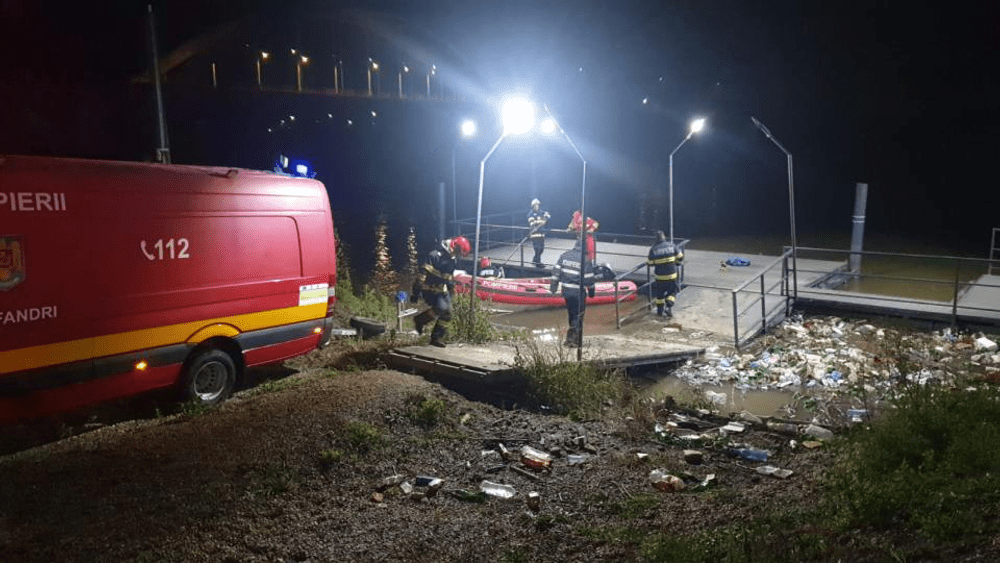Copil de 15 ani căzut în apele râului Mureș. Operațiune de căutare cu zeci de pompieri la Alba Iulia