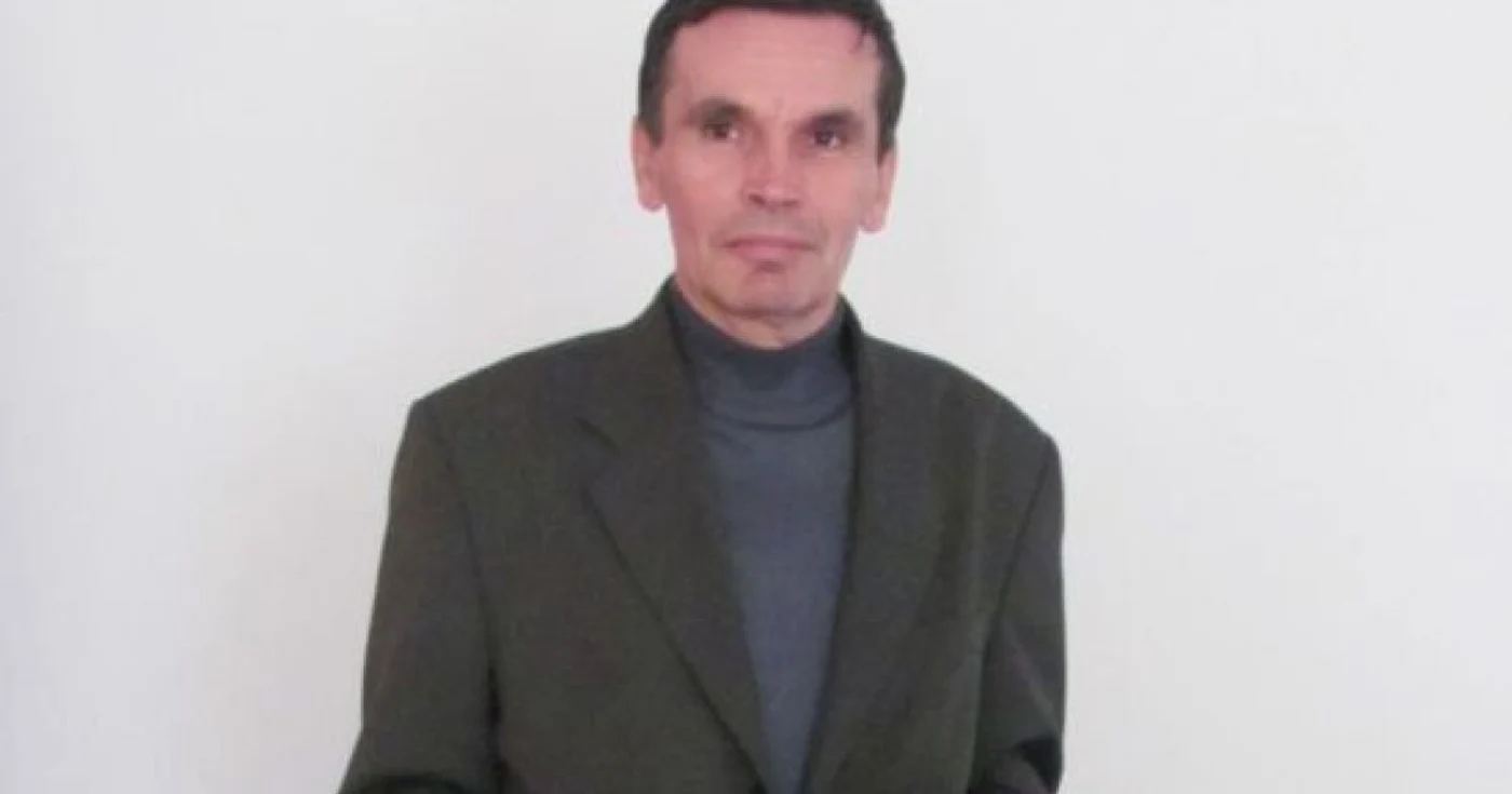 Lucrează ca învăţător de mai bine de 30 de ani