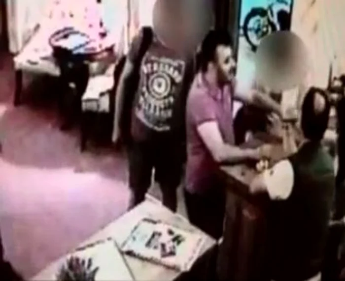 Recepţionera a fost agresată de Guţă