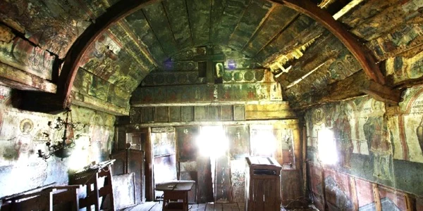 Biserica de lemn de la Urşi - Popeşti din Vâlcea pentru care s-a demarat o campanie internaţională de strângere de fonduri Foto FB Fundaţia Pro Patrimonio