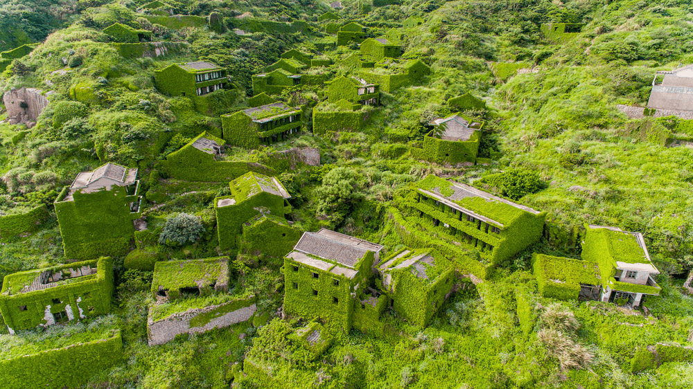 Houtouwan - Satul uitat al Chinei, înghițit de natură | FOTO