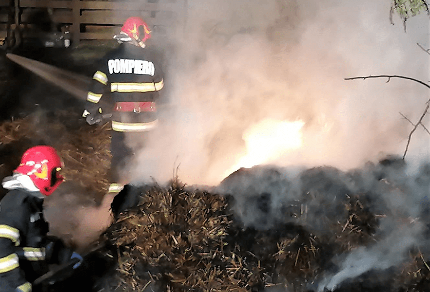 Incendiu puternic în Ialomița. Au ars 30 de hectare de miriște de porumb în comuna Roșiori