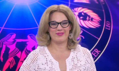camelia pastrascanu png